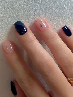 Bare Nail Designs, Dark Blue Nail Designs Short, Minimalist Short Nails Art Designs, Navy Blue Gel Nails Ideas, Easy Short Nail Designs Simple, Dark Korean Nails, Simple Navy Blue Nails, Blue Gel Nails Short, Short Dark Blue Nails