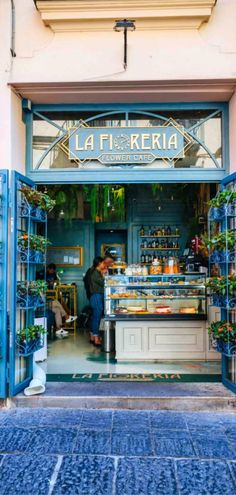 the entrance to la ferreta coffee shop