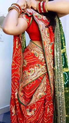 Saree Style with Dupatta 🍀❤️ #beautynstyle #sareedraping #draping #drapingstyle Dupatta Draping With Saree, Dupatta With Saree Style, Saree Styles With Dupatta, Lehanga Drape Style, Sari Wrapping Styles, Saree Draping Styles With Dupatta, Sarees Draping Styles, How To Drape Saree In Different Styles, Sari With Dupatta