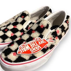 Vans Furry Checkered Slip On In A 7 Juniors. This Is The Equivalent Of A 8.5w. New Without Box Vans Old Skool Gray, White Leather Vans, Black Leather Vans, Vans Checkerboard Slip On, Checkered Shoes, Yellow Vans, Leather Vans, Vans White, White Shoes Sneakers