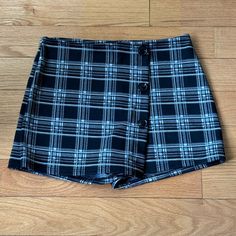 Xs Never Worn Purple Plaid Skirt, White Skort, Ribbed Skirt, Green Mini Skirt, Maxi Skirt Boho, Denim Jean Skirt, Tiered Maxi Skirt, Floral Mini Skirt, Denim Maxi Skirt