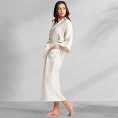 Inspired by our classic beach blanket, our Holbox Linen Robe is the perfect breezy layer to wrap up in while you get ready for any occasion or #GRWM moment. Made from 100% linen, this quick-drying robe features eye-catching stripes for an effortlessly chic look and soft, airy feel. Luxury Robes, Terry Robe, Linen Robe, Hooded Robe, Womens Jersey, Chic Look, Beach Blanket, Linen Women, Knit Jersey