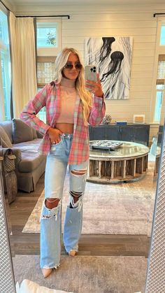 Chunky Clothes, Ootd Date, Nashville Outfits Spring, Boho Ootd, Concert Outfit Fall, Night Outfits Winter, Winter Date Night Outfits, Flannel Shacket, Country Style Outfits