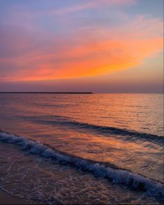 beach sunset with pink and orange Light Pink And Orange Aesthetic, Pink And Orange Sunset, Beach Pink, Orange Hues, Pretty Sunset, Sunset Aesthetic, Pink Beach, Pink Sunset