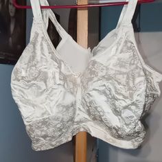 Beige Bra With Flowers Of Same Color All Over It Bow In The Middle At The Top Adjustable Straps Held By A Metal Clip With A Flower On It Brand New Without Tags Big Bras, Lace Bras, Big Bra, Over It, Lace Bra, A Flower, In The Middle, Workout Videos, The Middle