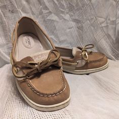 Brand New Women's Sperry's. Size 8m. Only Worn To Try On. Cute And Comfortable! Brown Boat Shoes With Round Toe For Summer, Brown Round Toe Boat Shoes For Spring, Angel Fish, Sperry Shoes, Shoes Color, Sperrys, New Woman, Try On, Boat Shoes