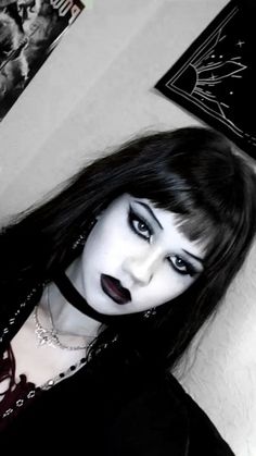 vampire goth makeup #vampy #vampire #romantic #gothgirl #gothic #jewelry #makeup Goth Makeup For Round Face, Real Goth Makeup, 80s Goth Makeup, Simple Goth Makeup, Vampire Goth Makeup, Romantic Goth Makeup, Vampire Makeup Looks, Dark Makeup Looks, 80s Goth