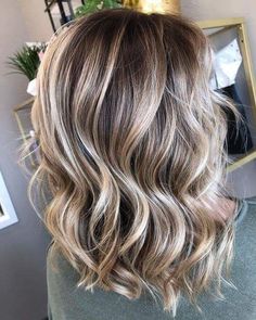 Fall Highlights For Blondes, Highlights For Blondes, Corte Shag, Fall Highlights, Mother Of The Bride Hair, Girl With Brown Hair, Burgundy Hair, Light Hair, About Hair