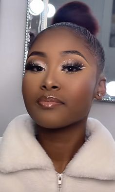 Makeup With Rhinestones Black Women, Makeup Looks With Diamonds, Makeup Ideas With Gems, Diamond Makeup Looks, Winter Formal Makeup, Sliver Makeup, 22 Photoshoot, Md Dresses, Simple Prom Makeup