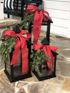 Front porch decorating ideas Front Porch Lantern Decor Christmas, Southern Christmas Porch, Red Christmas Porch Decor, Oversize Christmas Decorations, Back Deck Christmas Decorating Ideas, Outdoor Lantern Christmas Decor, Christmas Lanterns Outdoor, Outdoor Christmas Lantern Ideas, Black And Red Christmas Decor