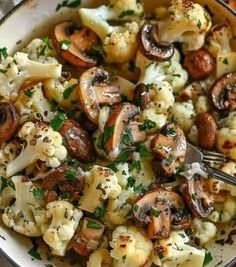 Cauliflower And Mushrooms, Cauliflower Skillet, Garlic Cauliflower, Cauliflower Mushroom, Steamed Cauliflower, Garlic Mushrooms, Bariatric Recipes, No Calorie Foods, Mushroom Recipes