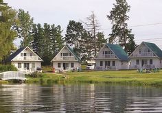 the houses are next to each other by the water