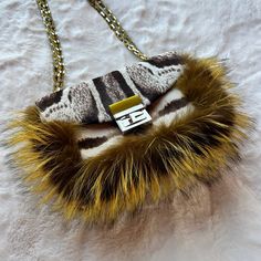 Authentic Rare Fendi Be Baguette Bag. Silver Fox Fur, Palladium Metalware And Intertwined Metal/Leather Chain Strap. Excellent Condition, Never Worn. Chef Bag, Fendi Fur, Leopard Handbag, Fendi Shoulder Bag, Short Faux Fur Jacket, Fendi Handbag, Fur Bag, Bag Silver, Metallic Bag