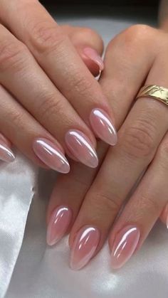 Classy Girl Nail, Neutral Clean Nails, Simple Clean Girl Nails, Glazed Donut Nails Hailey Bieber Pink, Nude Chrome Nails Almond Shape, Clear Chrome Nails Almond, Simple Nails Design Almond, Almond Acrylic Nails Chrome, Simple Birthday Nail Ideas