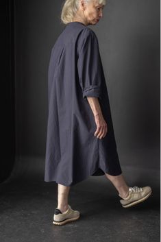 A classic oversized shirt-dress or shirt featuring a bib, grandad collar and cuffed sleeves. Dress has in-seam pockets. Skill level - experienced. This is a multi-size pattern including sizes XS-XXL Fabric suggestions - We recommend fabrics with a tight weave to help with sewing the fine detailing; light to medium weight wovens such as cotton poplin, cotton chambray, Indian handlooms, hemp/cotton, lightweight denim (4-6oz). This is a multi-size PDF pattern including sizes UK 6 – 18 or UK 20-28. his PDF gives you the tiled (45 x A4 pages, compatible with US printer paper) and A0 (three 36 x 48" pages) versions. If you desire Lakes Makerie AO printing ($3/page), please select appropriate variant below. We will send your PDFs in an email via SendOwl (please check your junk mail if you don't s Sewing Pdf Pattern, Dress Paper, Merchant Mills, Paper Sewing, Shirt Sewing, Bridal Shirts, Merchant And Mills, Dungaree Dress, Oversized Shirt Dress