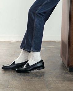 Weejuns Men Outfit, Penny Loafers Men Outfit, Acute Style, Summer Fits Men, Bass Weejuns, Loafers With Socks, Yennefer Of Vengerberg, Mens Outfit Inspiration, White Socks