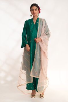 Emerald green straight kurta featuring zardozi hand embroidery in floral pattern. Paired with a co-ordinating pant. - Aza Fashions Festive Tussar Silk Palazzo Set For Eid, Eid Festive Tussar Silk Palazzo Set, Festive Eid Tussar Silk Palazzo Set, Festive Tussar Silk Palazzo Set With Straight Kurta, Festive Unstitched Tussar Silk Palazzo Set, Festive Semi-stitched Tussar Silk Palazzo Set, Tussar Silk Palazzo Set With Sheer Dupatta, Festive Traditional Tissue Silk Palazzo Set, Eid Tussar Silk Sharara With Straight Kurta