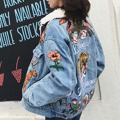 Jacket Patches Aesthetic, Patches Aesthetic, Aesthetic Patches, Jean Jacket Patches, Jacket Patches, Patches Embroidery, Diy Denim Jacket, Jean Jacket Outfits