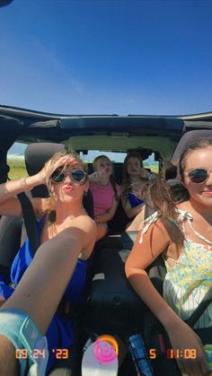 Jeep Aesthetic Summer, Travel Pictures Airport, Poses Sunglasses, Girl Best Friends Aesthetic, Poses Car, Bestie Vacation, Bestie Travel, Summer Plans