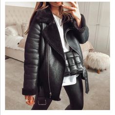 Zara Black Faux Leather Shearling Fur Double Faced Biker Jacket Aviator Coat - See Photos For The Current Condition. Winter Mode Outfits, Mode Zara, Pilot Jacket, Aviators Women, Leather Jacket Outfits, Style Winter, Aviator Style, Black Women Fashion, Cozy Winter