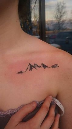 The Art of Travel: Exploring the World of World Traveler Tattoos Tattoos For Women On Thigh, Small Mountain Tattoo, Arrow Tattoos For Women, Tattoo Arrow, Mountains Tattoo, Tatuagem Masculina Pequena, Tattoo Trend, Bone Tattoos