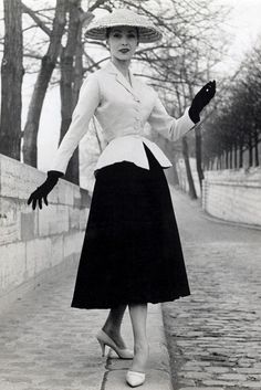 Christian Dior New Look, 40s Mode, Rok Outfit, Style Parisienne, 1950 Fashion, Glamour Vintage, Fifties Fashion