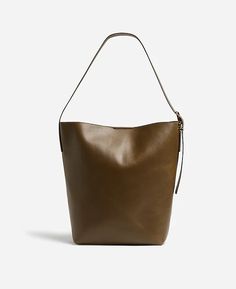 The Essential Bucket Tote | Madewell Madewell Bags, Fall Wardrobe Essentials, Classic Style Outfits, Bucket Tote, Card Case Wallet, Fall Capsule Wardrobe, Fashion 2024, Bags Tote, Essential Bag