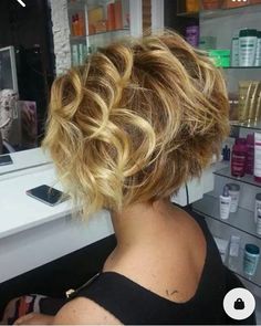 Messy Short Hair, Short Hairstyles For Thick Hair, Edgy Short Hair, Short Choppy Hair, Bob Hairstyles For Fine Hair, Curly Hair Inspiration, Curly Hair With Bangs, Penteado Cabelo Curto, Hair Routine