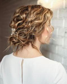 wedding short hair hairstyles ideas via instagram hairstyle Textured Updo Short Hair, Short Curly Hair Wedding Styles, Short Hairstyles For Wedding, Short Hair Wedding Updo, Curly Short Hairstyles, Celebrity Wedding Hair, Wedding Hairstyles For Short Hair, Short Bridal Hair