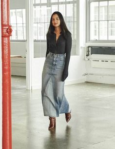 The World's Best Shoppers Share What They're Buying for 2021 Summer Outfits Denim, Maxi Denim Skirts, Long Jean Skirt, Items To Buy, Mode Tips, Denim Skirt Outfits, Modest Summer Outfits, Long Denim Skirt, Fashion Buyer