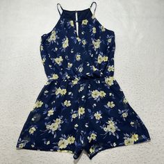 Brand New With Tags Bcx Women's Size Small Lightweight Lined Navy Blue With Yellow All Over Floral Pattern One Piece Romper. 100% Polyester Pit To Pit: 17.5" Inseam: 4" Length: 32" Measurements Are Taken From Underarm To Underarm And From The Highest Point Of The Shoulder To The Bottom Hem Of The Garment - Please Compare The Measurement Photos To Your Favorite Garments To Ensure Fit. All Pre-Owned Items Are Gently Washed & Dried Before Photographs Are Taken. Black Pantsuit, Sheer Jumpsuit, Floral Jumper, Spaghetti Strap Rompers, One Piece Romper, Wrap Romper, Linen Romper, Pant Trends, White Romper