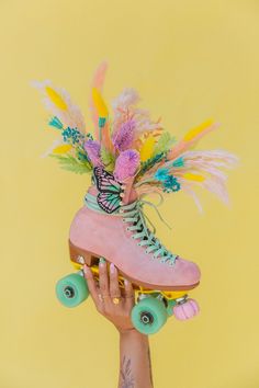 hand holding roller skate against yellow background with dried florals inside Retro Pastel Aesthetic, Pastel Retro Aesthetic, Rollerskate Aesthetic, Botanical Phone Wallpaper, Green And White Palette, Pink Skates, Background Color Palette, Disco Roller Skating, Retro Photoshoot