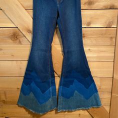 Nwt - Darling Jeans! Cowgirl Jeans, Painted Jeans, Bottom Jeans, Jeans Rock, Rock Roll, Bell Bottom, Jeans Color, Colored Jeans, Bell Bottoms