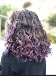 Lavender Balayage Curly Hair, Curly Hair With Purple Tips, Curly Purple Hair Highlights, Cute Hair Dye Ideas For Curly Hair Purple, Purple Streaks In Brown Hair Curly, Colorful Highlights Curly Hair, Brown Curly Hair With Purple Highlights, Hair Dye Colors For Curly Hair, Purple Balayage Curly Hair