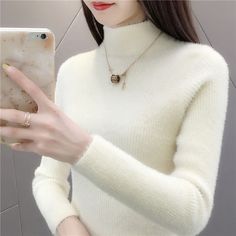 This is perfect for those who are looking for a clothing for a good price. It is fashionable, stylish, and it will look great on anyone who wears it. Do you wanahavit? Winter White Stretch Sweater, Women Knitted Sweater, Loose Jumper, Winter Knit Sweater, Loose Cardigan, Turtleneck Pullover, Chic Sweaters, Knitting Women Sweater, Loose Sweater