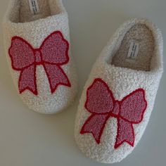 Put a Bow on It Slippers Aesthetic Slippers, Preppy Slippers, Cute Girly Things, Fashion Pink Aesthetic, Slippers Aesthetic, Bow Things, Bow Slippers, Slippers Cute, Preppy Shoes