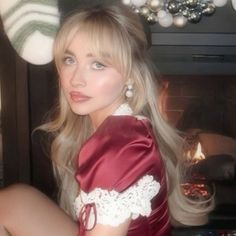 Celebrity Icons Aesthetic, Sabrina Carpenter Harry Styles, Ginger Hair And Bangs, Sabrina Carpenter Vmas 2024, Sabrina Carpenter Christmas Icon, Sabrina Carpenter Jewelry, Sabrina Carpenter Red Aesthetic, Red Girl Icon, Sabrina Carpenter Aesthetic Icon