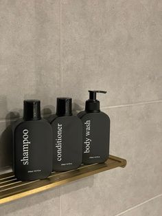 Hotel Shampoo Bottles Ideas, Shampoo Bottles Aesthetic, Shampoo Bottle Packaging, Aesthetic Shampoo Bottle, Bathroom Shampoo Bottles, Shampoo Bottle Design, Shampoo Aesthetic, Shampoo Bottle Label Design, Reusable Shampoo And Conditioner Bottles