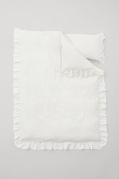 a white blanket with ruffles on it