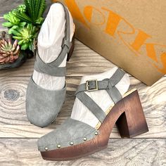 Nib Korks Kork Ease Wendy Cross Strap Closed Toe Studded Clogs Sandal 8m Lt Grey New In Box Women’s Us 8m, Eu 39 Detailed Description Is Provided In One Of The Photos. :: Orders Are Shipped The Same Or The Next Business Day Excluding Sat & Sun. Mq-2210-005/2925 Spring Ankle Strap Clogs With Cushioned Footbed, Studded Clogs, Clog Sandals, Cross Straps, Mule Clogs, Mules Shoes, Clogs, Gray Color, Shoes Heels