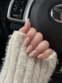 Bow Tie Nails Design, Nail Inspo With Bow, Simple Bow Nails, Minimalist Nude Nails, Beige Nail Designs, Bow Tie Nails, Natural Fake Nails, Beige Nails Design, Ballerina Nails Designs