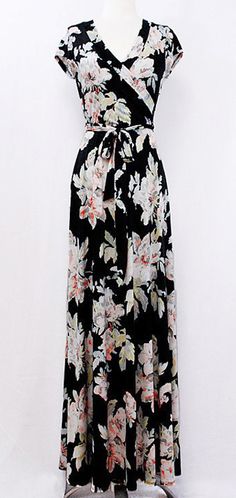 Vestido estilo quimono. Long Floral Dress, Floral Dress Vintage, Charlotte Dress, Fest Outfits, Black Floral Dress, Mode Boho, Looks Style, Mode Inspiration