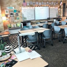 an empty classroom with desks and chairs in front of the chalkboard on the wall