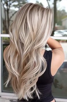 40+ Gorgeous Blonde Highlights Ideas To Try This Year - Flo's Blog Blonde Highlights Ideas, Caramel Brown Hair, Subtle Blonde Highlights, Highlights Ideas, Blonde Hair Transformations, Lighter Hair