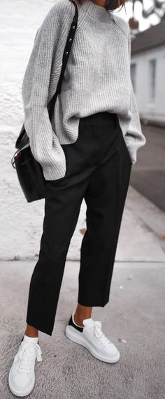 Black Pants Outfit, Pants Outfit Casual, Pullover Outfit, Looks Street Style, Black Women Fashion, Winter Fashion Outfits, Work Fashion