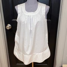 Dkny White 100% Cotton Sleeveless Top Has Pockets!!!! Size 8 I Am Cleaning Out All My Closets And It’s Time To Get Serious About Selling! All Are Either New With Tags Or In Ecu (Excellent Used Condition) Measurements: Underarm To Underarm: 20” Back Of Collar To Hem: 26” Important: Compare With The Same Measurements Taken On Something From Your Own Closet-Laid Out Flat- That You Know Fits Well. Stated Sizes Can Vary. Please Request More Measurements If Needed Bundle Discounts On Multiple Items Fa Casual Sleeveless Everyday Blouse, Casual Sleeveless Blouse For Everyday, Sleeveless Cotton Tops For Daywear, Cotton Sleeveless Tops For Daywear, Vest-style Tank Top For Daywear, Casual Camisole Blouse For Daywear, Spring Sleeveless Everyday Blouse, Casual Sleeveless Tank Top For Daytime, Everyday Sleeveless Blouse For Spring