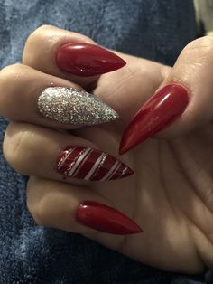 Classy Christmas Nails Almond, Almond Christmas Nails, Nail Art Noel, Unghie Nail Art, Silver Nails, Glitter Nail Art, Gel Manicure, Gorgeous Nails