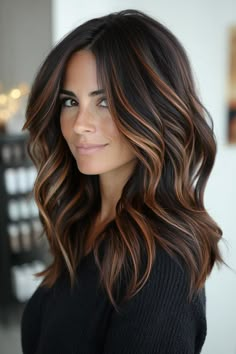 26 Low Maintenance Brunette Balayage Ideas Thick Wavy Hair With Layers, Hairstyles Copper Hair, Deep Brown Hair Color, Cooper Balayage Brunettes, Wavy Hair With Layers, Dark Brunette Balayage