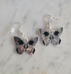 Cool goth butterfly perfect for Halloween or fall events or just because these are cool. Hypoallergenic and lightweight. Goth Butterfly, Skull Butterfly, Book Earrings, Edgy Jewelry, Gothic Gifts, Fall Events, Jewelry Accessories Ideas, Nail Jewelry, Velvet Bag