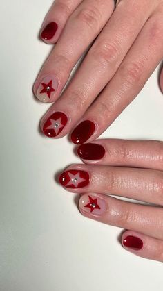 Gel Manicure Inspo Short, Red Nail Simple Design, Now Nail Art, Burgundy Nails Short Art Designs, Star Nail Designs Short, Christmas Nail Art Red, Subtle Christmas Nails Short, Red Simple Nail Designs, Easy Funky Nails